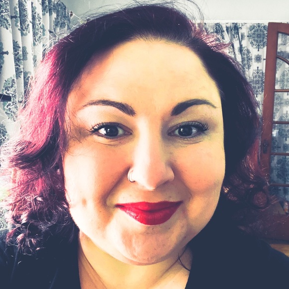 Meet your Posher, Natalie - Picture 1 of 2